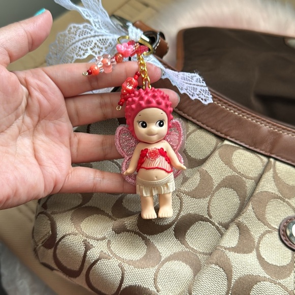 Coach Vintage Tan and Brown Signature Shoulder Bag - Picture 13 of 16